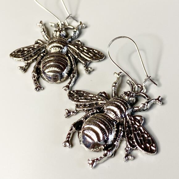 NEW Queens Night Out Bee Earrings - Picture 10 of 11